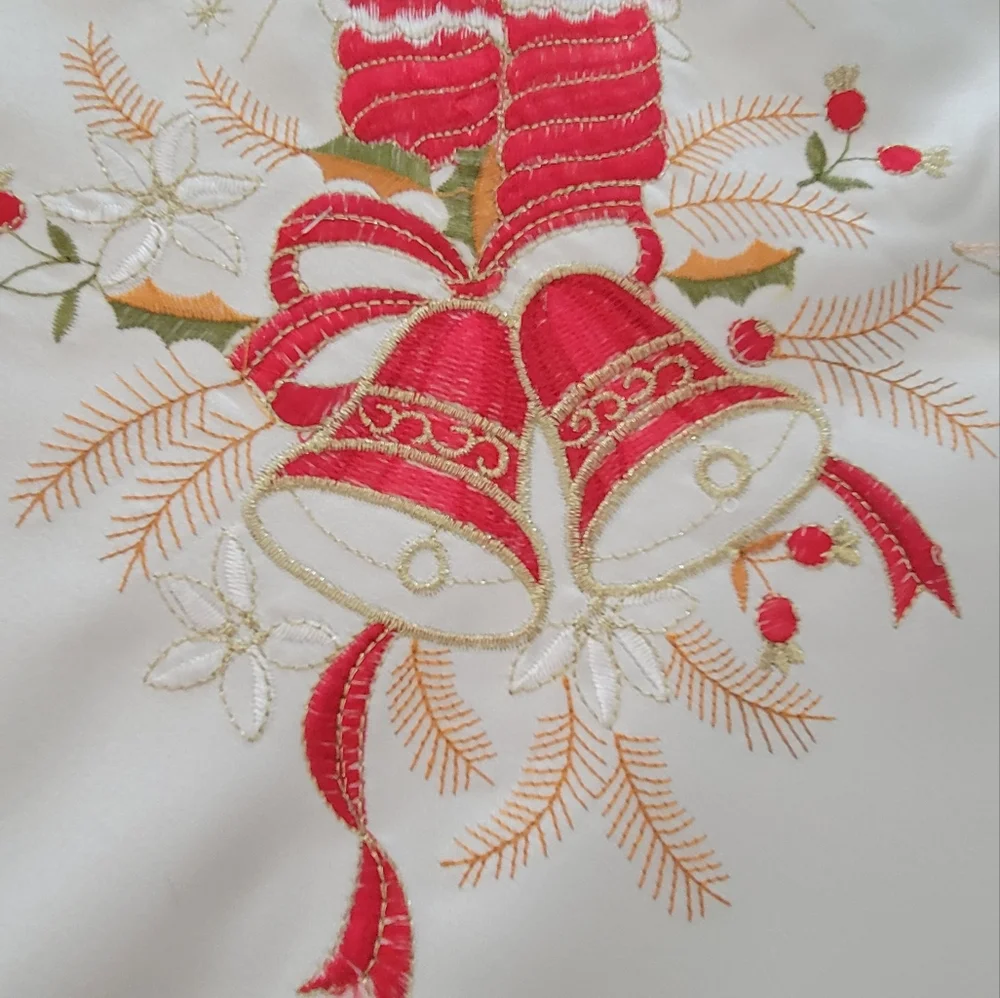 BEAUTIFUL BRAND NEW INBROIDERY TABLECLOTHS 38X56 INCHES